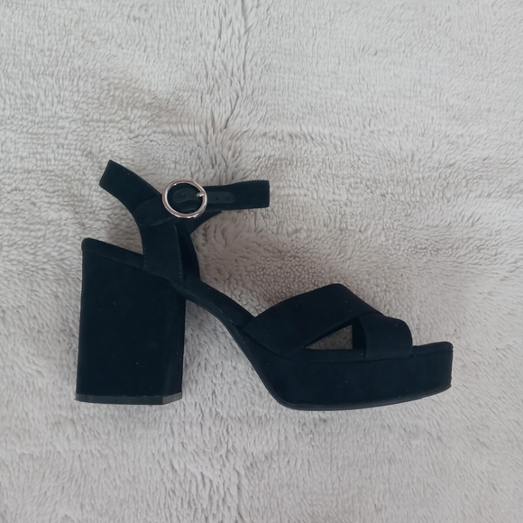H&M Shoes - -- X -- Black Suede Chunky Sandals Divided H&M
